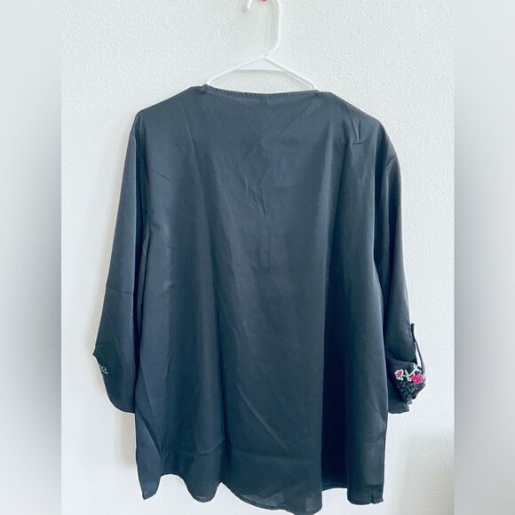 Grosy Loose Fit Floral Embroidered Boho top NWT color black size L V Neck zipper - Picture 3 of 10